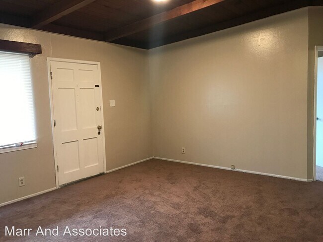 Building Photo - 2 br, 1 bath Apartment - 9300 Bancroft Ave