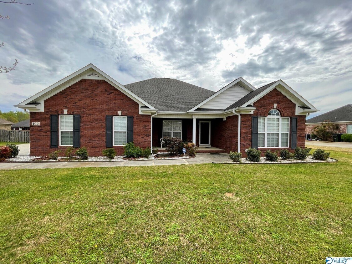 109 Laurel Bend Dr, Meridianville, AL 35759 House for Rent in