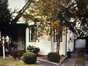 Building Photo - 735 Wesley St