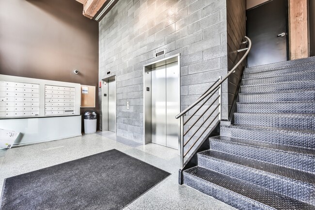 Foto del edificio - 2911 N Western Ave