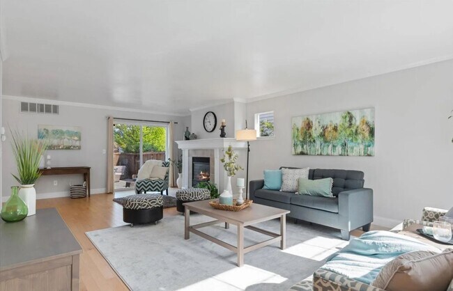 Building Photo - Welcome to this beautiful 3-bedroom, 2.5-b...