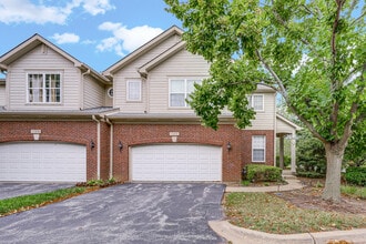 Building Photo - 384 N W Pointe Dr