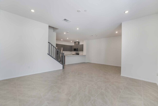 Building Photo - Modern Comfort in a New Townhome!