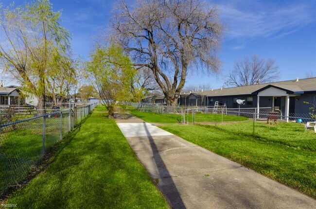 Building Photo - 2 br, 2 bath Apartment - Metker Gardens B1