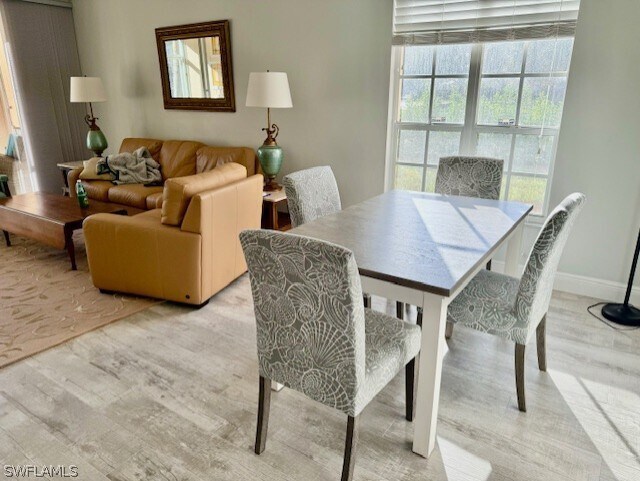 Foto del edificio - 651 Wiggins Lake Dr