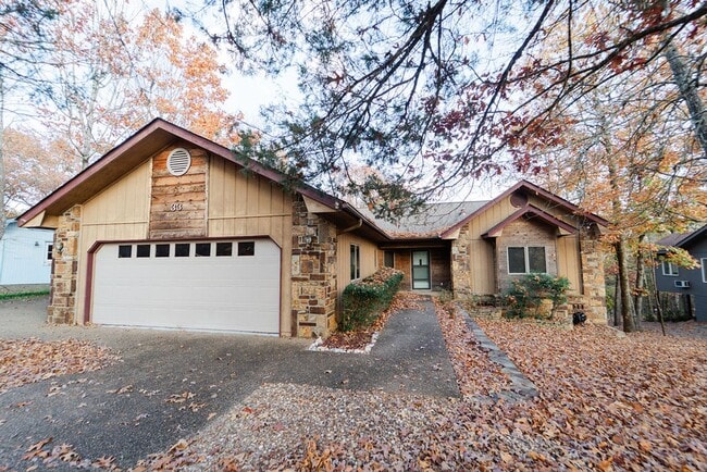 Building Photo - Beautiful 4 bedroom, 3 bathroom home on the East End of Hot Springs Village. Pets are considered ...