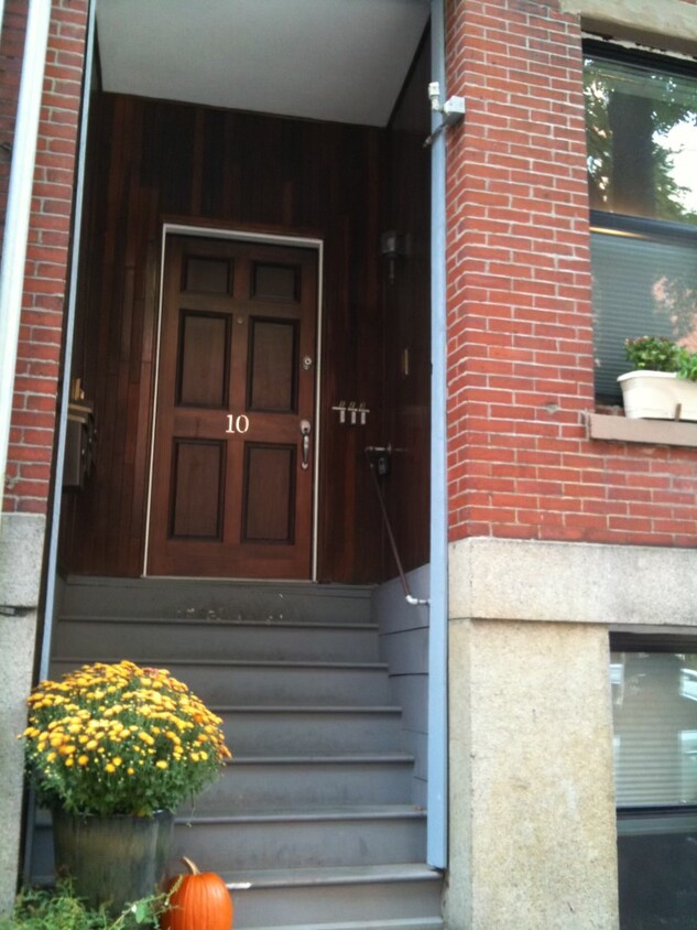 entrance - 10 Dwight St