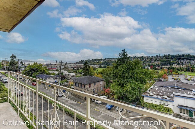 Foto del edificio - 2 br, 2 bath House - 2625 13th Avenue West...