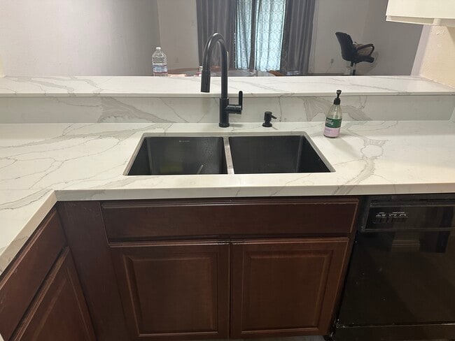 Building Photo - 268 Tangelo