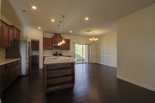 Building Photo - Gorgeous 4 Bedroom Home in Kitt's Creek Ne...