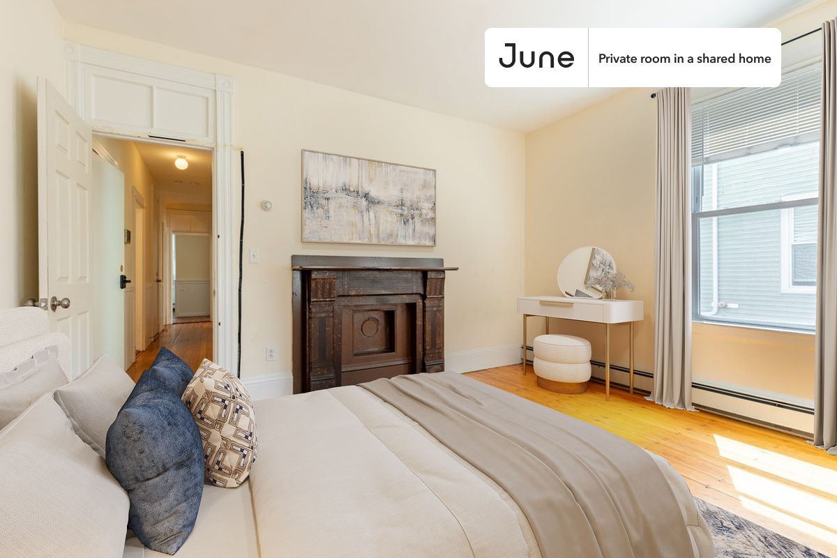 Room in Shared 4 bed/1.5 bath home - Room in Shared 4 bed/1.5 bath home