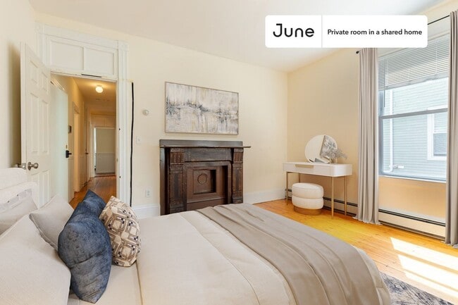 Room in Shared 4 bed/1.5 bath home - Room in Shared 4 bed/1.5 bath home