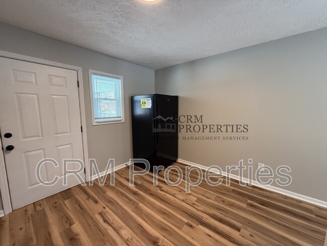 Foto del edificio - 5805 Lance Dr