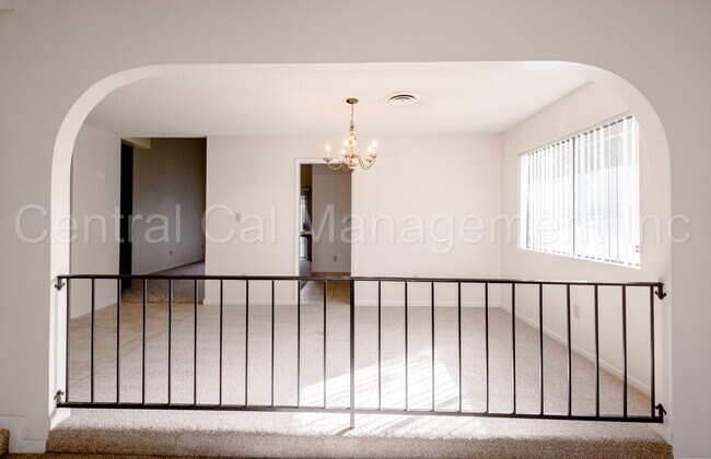 Foto del edificio - 3 Bedroom/2 Bath with a Pool - $2495 Per M...
