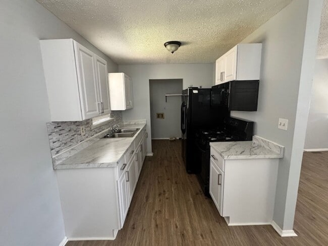 Building Photo - 409 Brown St