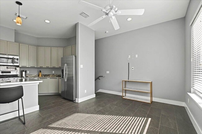Building Photo - 1819 Buford Ct