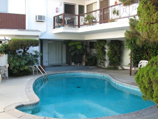Foto del edificio - 13203 Moorpark St