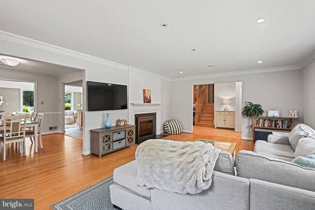 Building Photo - 8633 Janet Ln