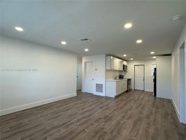 Foto del edificio - 124 NW 2nd Ave