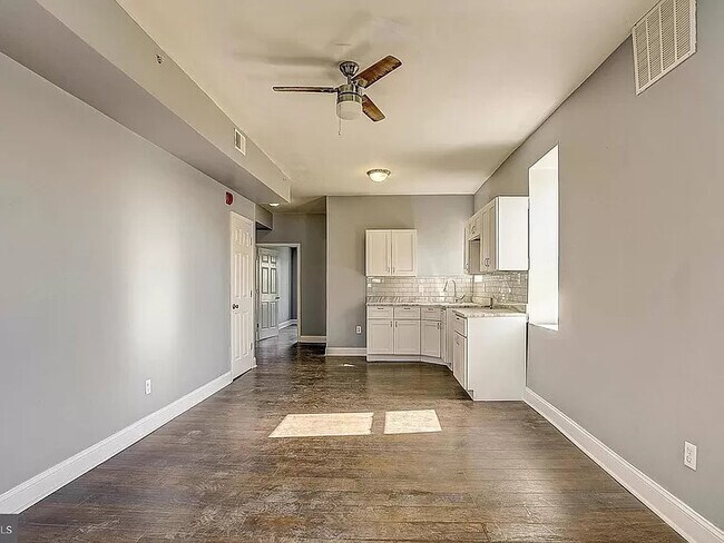 Building Photo - 4115 Pennsgrove St