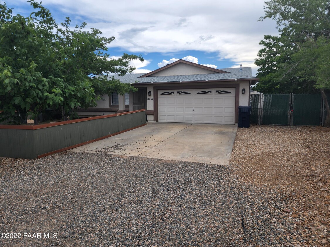 Foto principal - 8051 E Nancy Rd