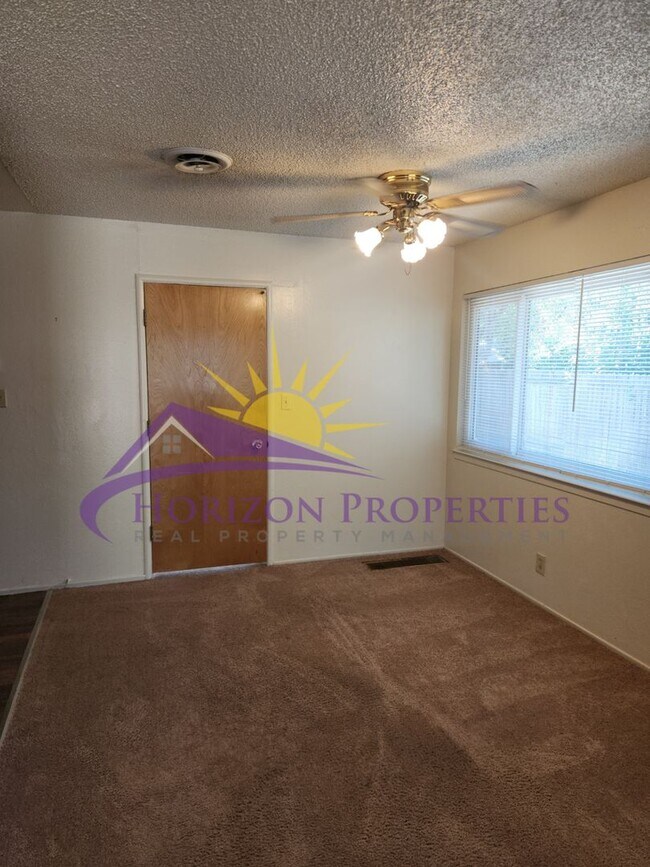 Foto del edificio - 1430-1432 Topaz Way