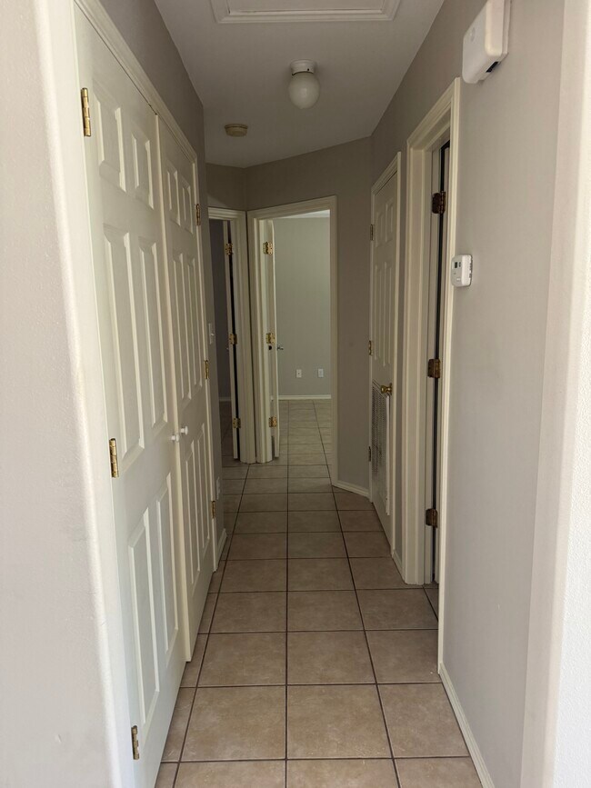 Foto del edificio - 2408 Moonlight Ln