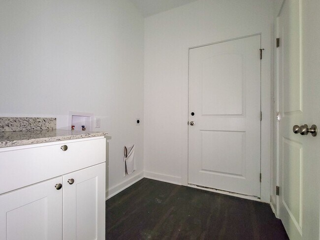 Foto del edificio - Beautiful 3 BR, 2 BA in Corsicana