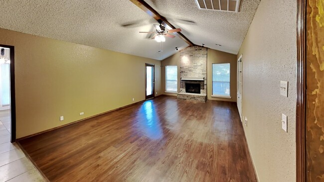 Building Photo - 3 Bedroom home with great back patio for e...