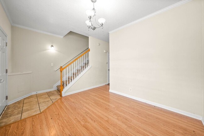 Foto del edificio - 2 Bedroom Condo For Rent With Community Swimming Pool!