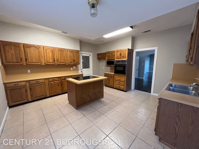 Building Photo - 3 br, 1 bath House - 511 Drake Ave