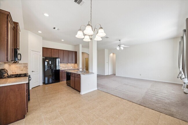 Foto del edificio - 205 Brookwood Park Ln
