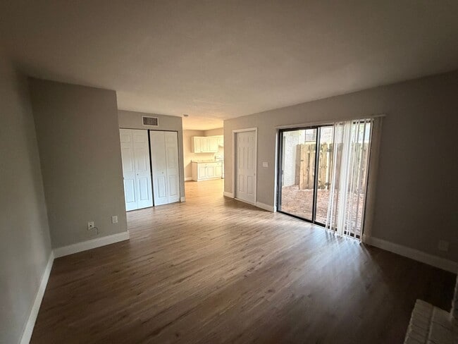 Building Photo - Charming 2BR/1.5BA Townhome - Ideal Location in Port Orange