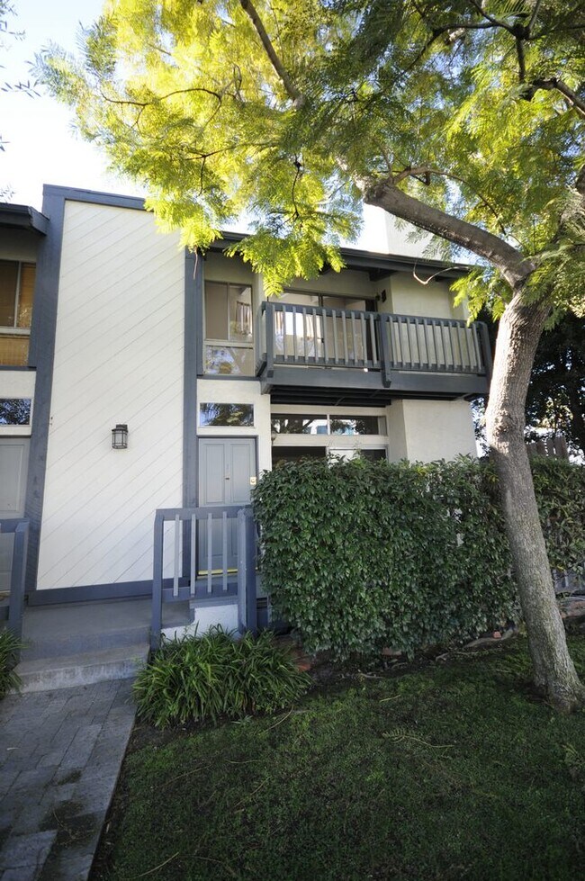 Exterior: esa es la puerta principal - 1218 9th St