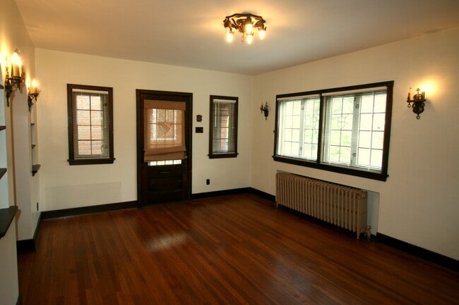 Front room - 328 S Aiken Ave