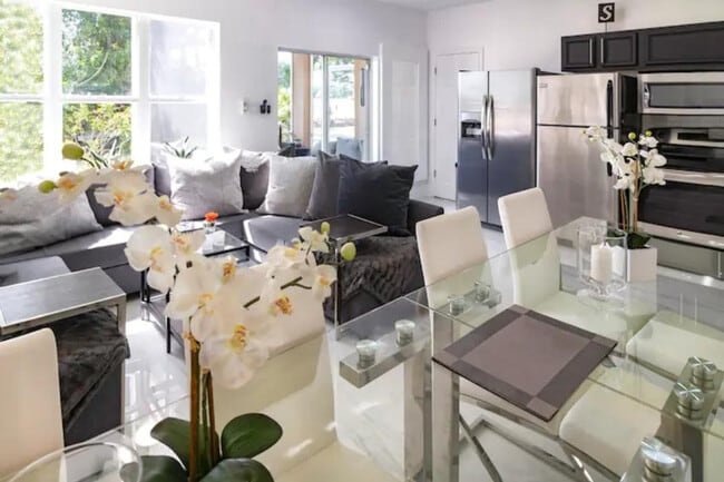 Building Photo - 1916 Perfect Dr