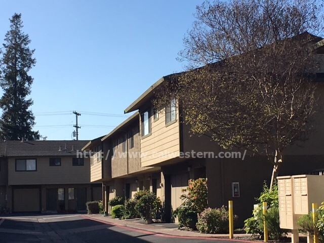 Building Photo - Large 2 Bedroom 2 Bath Townhome