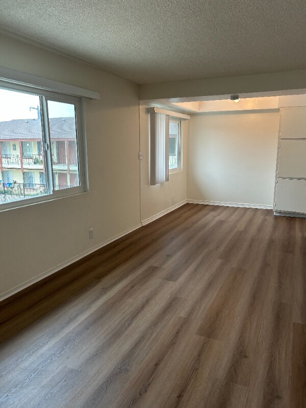 Foto del edificio - 1001 E Stearns Ave