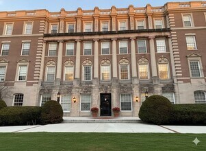 Building Photo - 16 Balmoral St