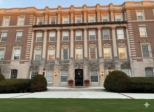 Building Photo - 16 Balmoral St