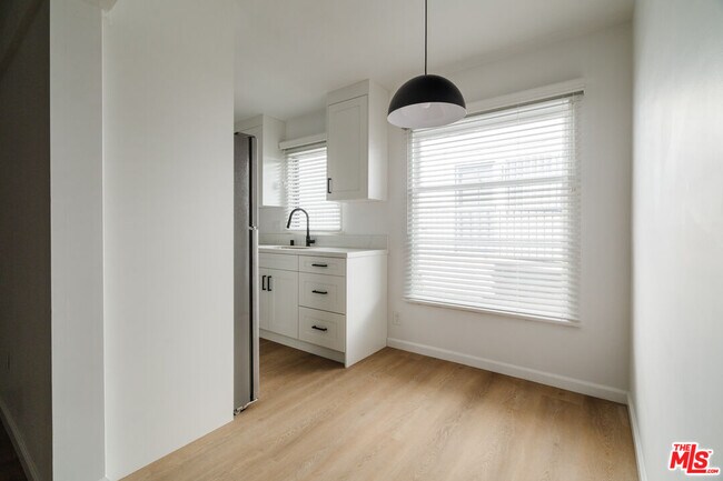 Building Photo - 1147 Horn Ave