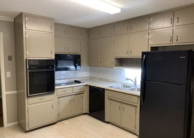 Building Photo - 105 Merrywood Cir