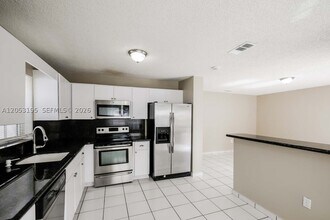 Building Photo - 621 SW 176th Ave