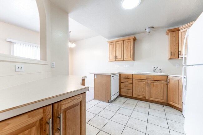 Building Photo - 827 S 150 E