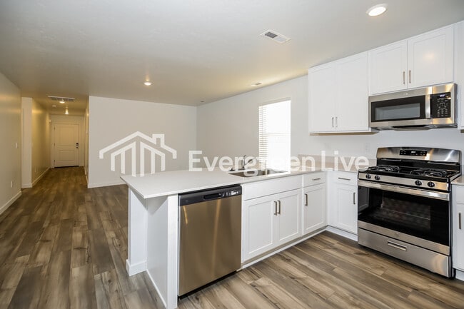 Foto del edificio - 323 Lightning Ave