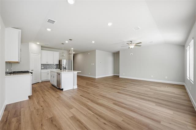 Foto del edificio - 407 Midnight Oak Dr