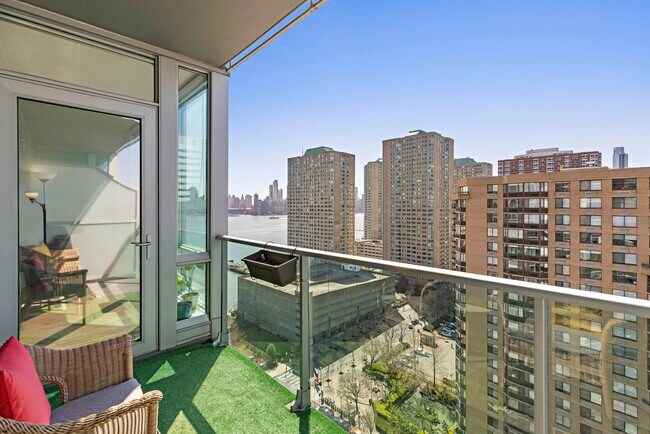 Foto del edificio - 20 Newport Pkwy