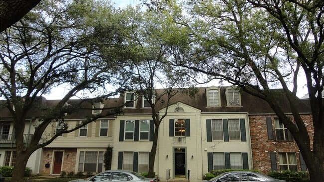 Building Photo - 468 N Post Oak Ln