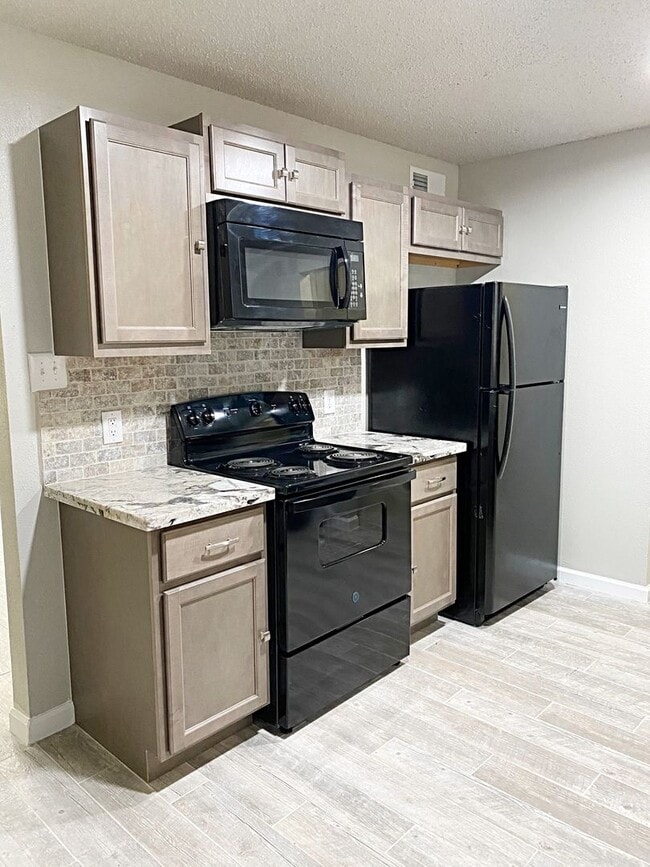 Building Photo - 6025A Bedford, Beaumont, TX 77708