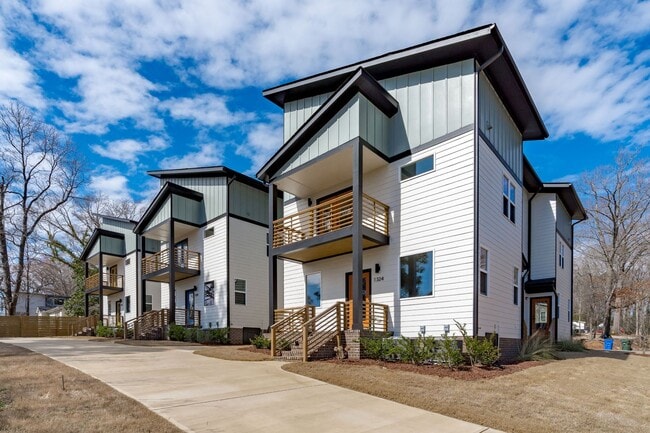 Building Photo - Luxurious Newly Built 3BD, 4BA Downtown Raleigh Townhome with Spacious Balcony and Natural Light ...
